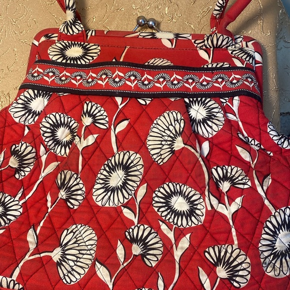 Vera Bradley large purse with kiss lock and zipper pocket. RARE FIND - Picture 2 of 7